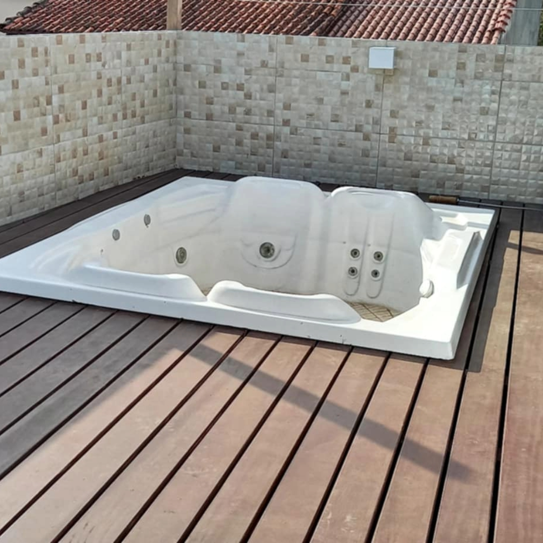 Piscina sem capa de proteção