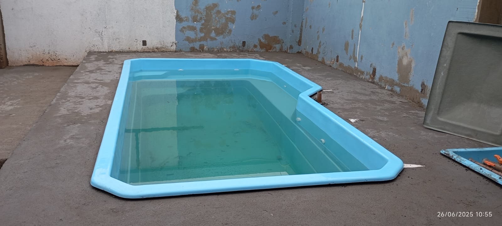 Piscina de fibra sem cobertura