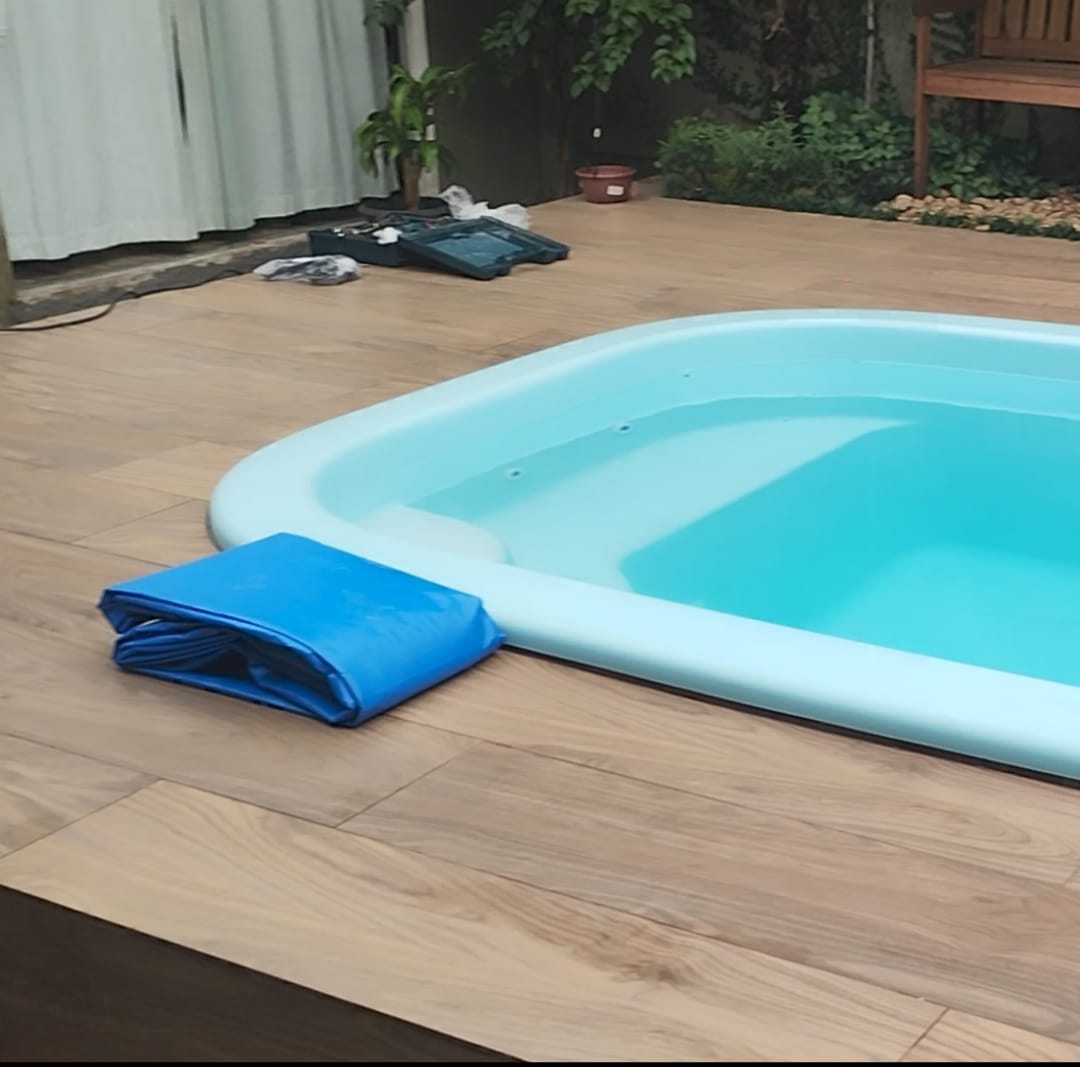 Piscina com capa de proteção Amo Piscina
